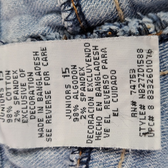 NOBO No Boundaries Embroidered Butterfly Raw Hem Jean Shorts Junior Size 15 - Picture 11 of 14